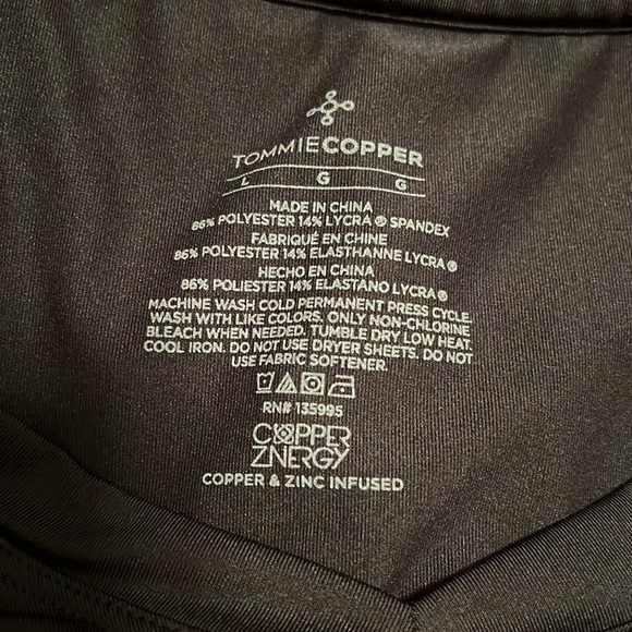 Black tight polyester exercise layering top - Picture 3 of 3